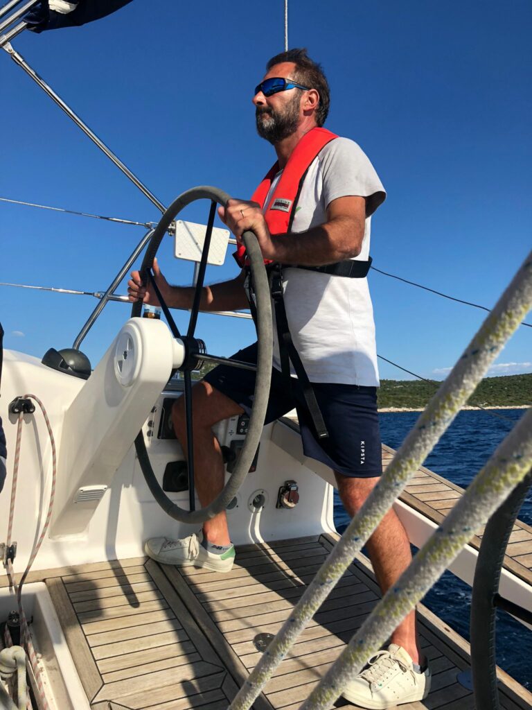 Captain - white wake sailing
