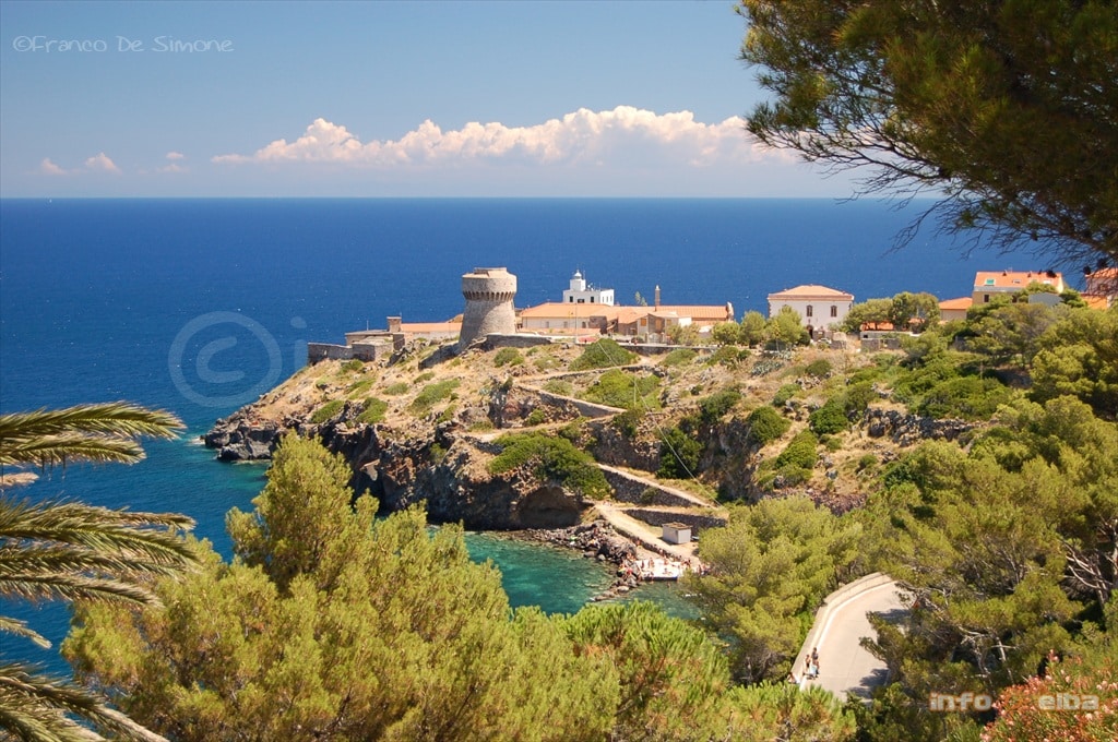 Capraia island - white wake sailing